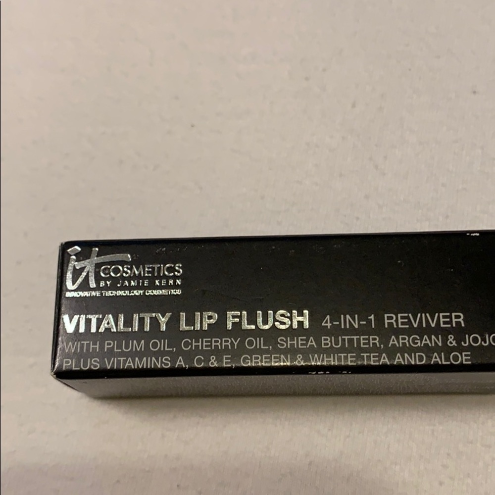 It cosmetics vitality lip balm